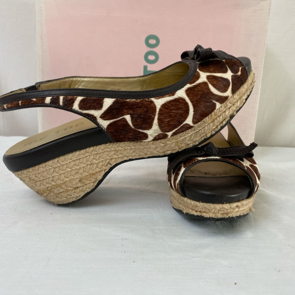 Giraffe "fur" Print Wedge "Janice" by Me Too. Size 5.5 with a 2.5" wedge heel.